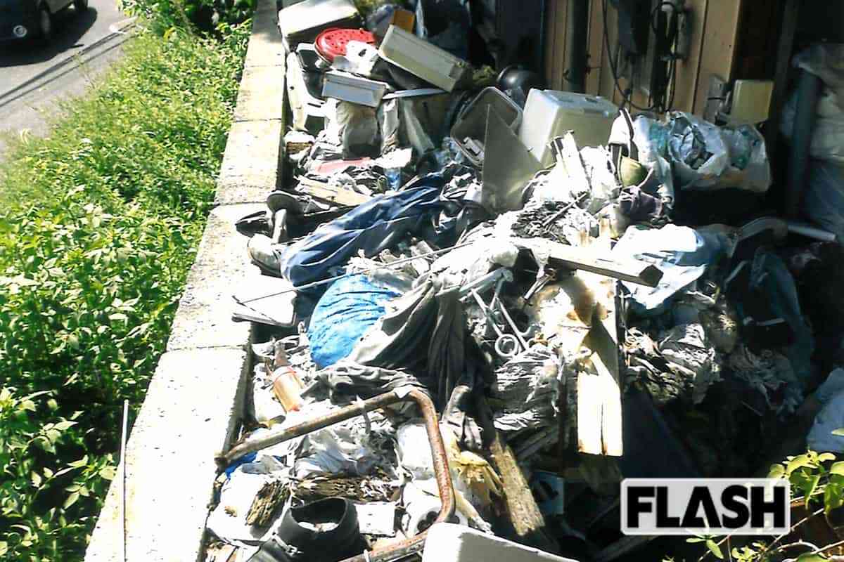 「ゴミじゃねえ、使うんだ」ゴミ屋敷問題、全国に5200超で年々増加…住人の“生き方”に関わり行政も手が出せず | Smart FLASH/スマフラ[光文社週刊誌]