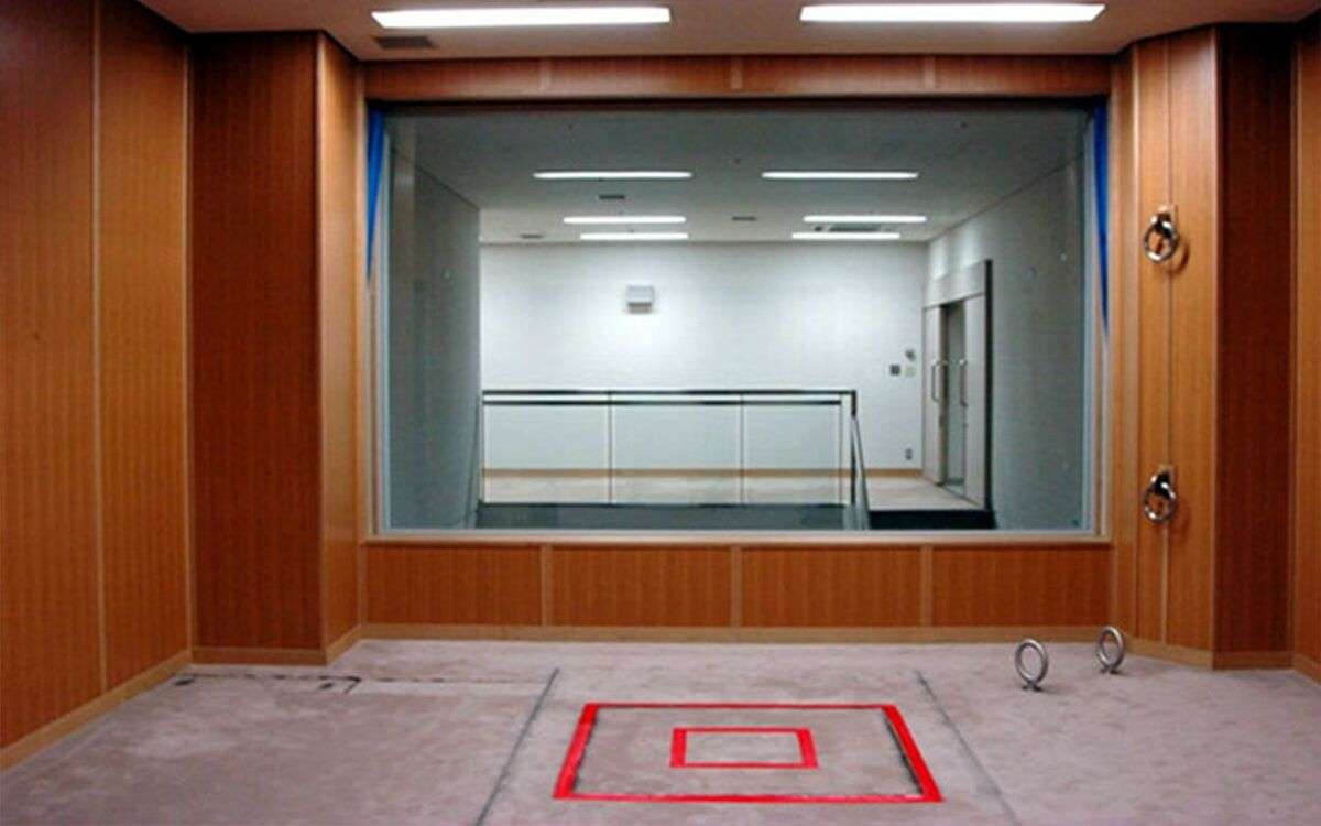 ロープの下がった執行室で180cm100kgの巨漢が50分間暴れ続けたことも…日本の死刑が「当日告知」になった“大きな理由” | 文春オンライン