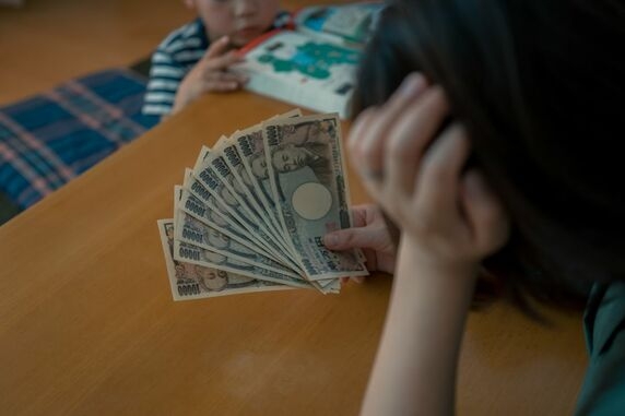 ひとり親世帯の44.5％、高齢者の20％が「貧困」という厳しい現実…データから浮き彫りになる「貧富の差」の実態 | ゴールドオンライン