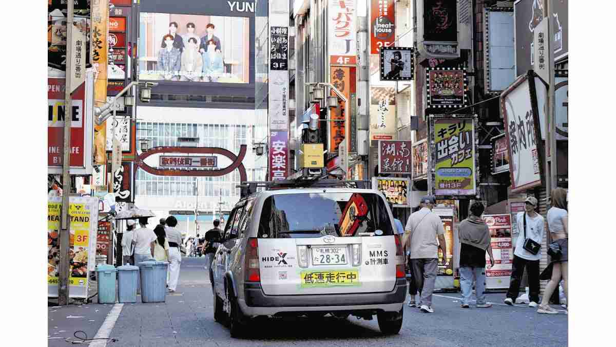 新宿・歌舞伎町のホストクラブ看板、客あおる違反サイズ排除へ…測量車で全てチェック : 読売新聞