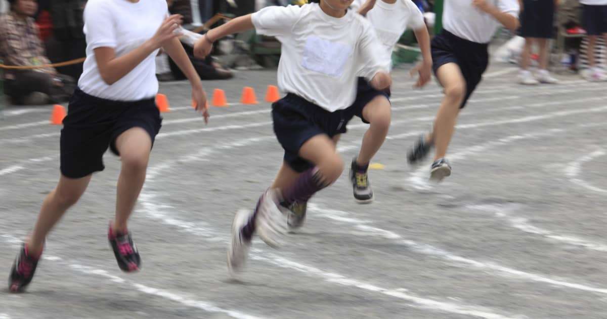 体育座りできない、骨折率は以前の2.4倍…子どもの運動能力が劇的低下「ラジオ体操も禁止」衝撃ルポ | FRIDAYデジタル