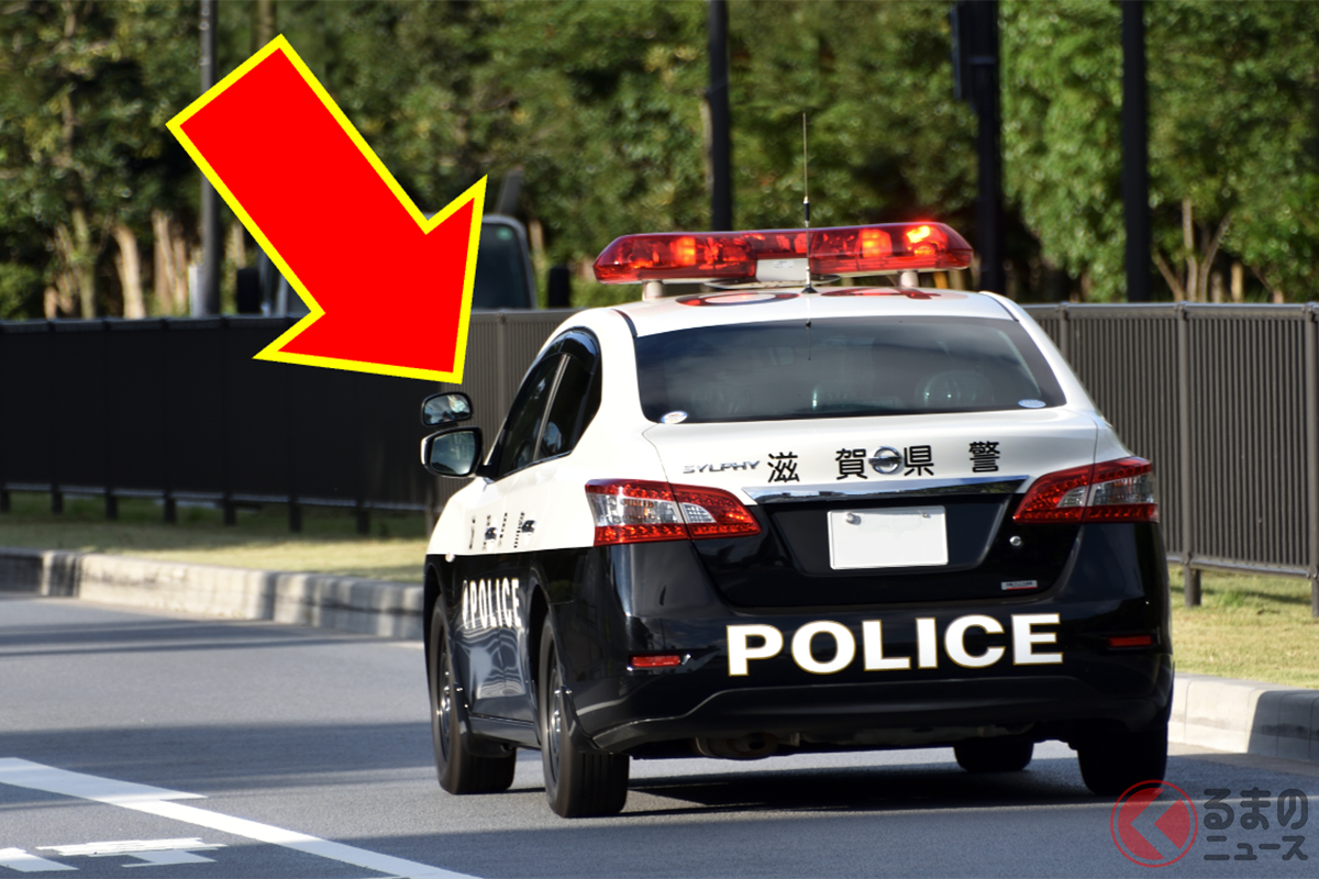 「前を走るパトカー」