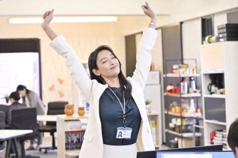 菜々緒主演『無能の鷹』金曜ナイトドラマで歴代最高再生数 “原作ファン”EXITの忖度なし視聴会も開催