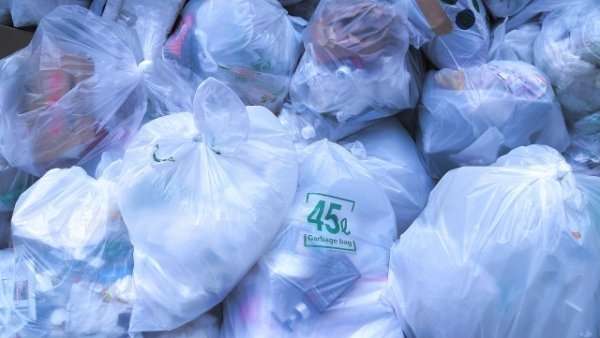 賃貸をゴミ屋敷にしてしまう“ヤバイ住人”「山積みのゴミの上をほふく前進で出てくる」　管理会社で働く男性が見た光景