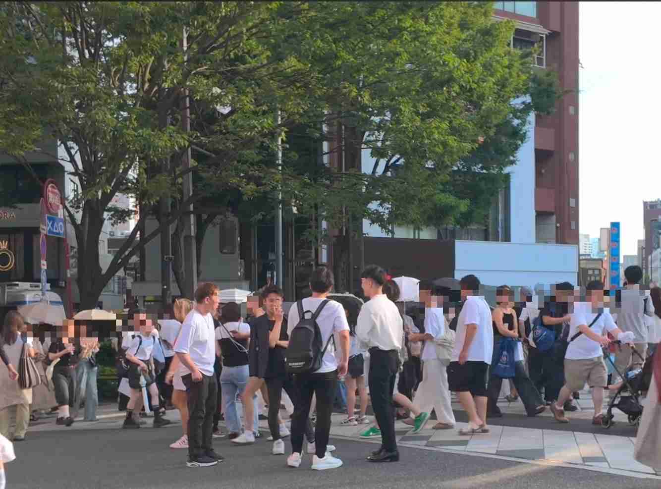 【賛否】男性の「スキニーパンツ」は女性ウケが悪い？　SNSでは厳しい指摘も「ぴちぴちで変」「イケメンに限る」