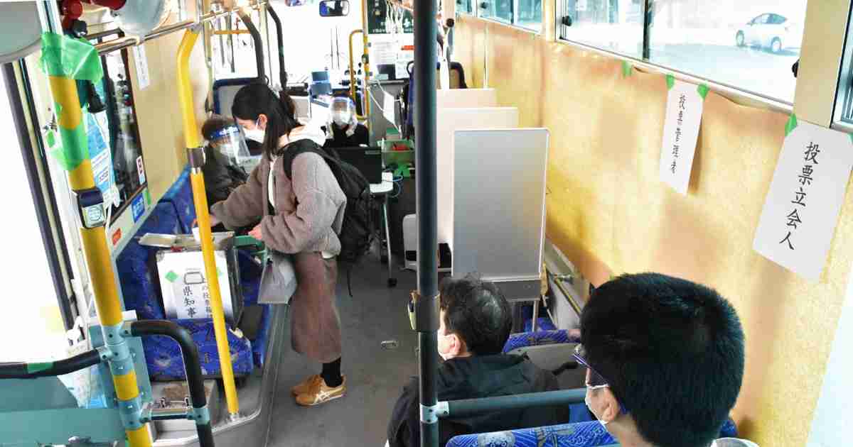スキマ時間に投票がトレンド　「期日前」は路線バスやトラックでも | 毎日新聞