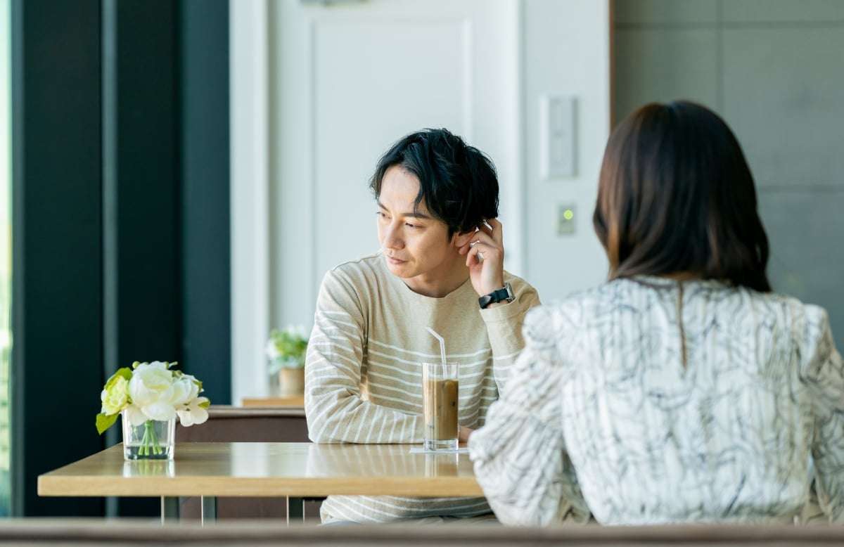 「妻への愛情がない」既婚男性たちが取った“復活”への行動…「スキンシップ」を超えたトップが生々しかった | オトナンサー