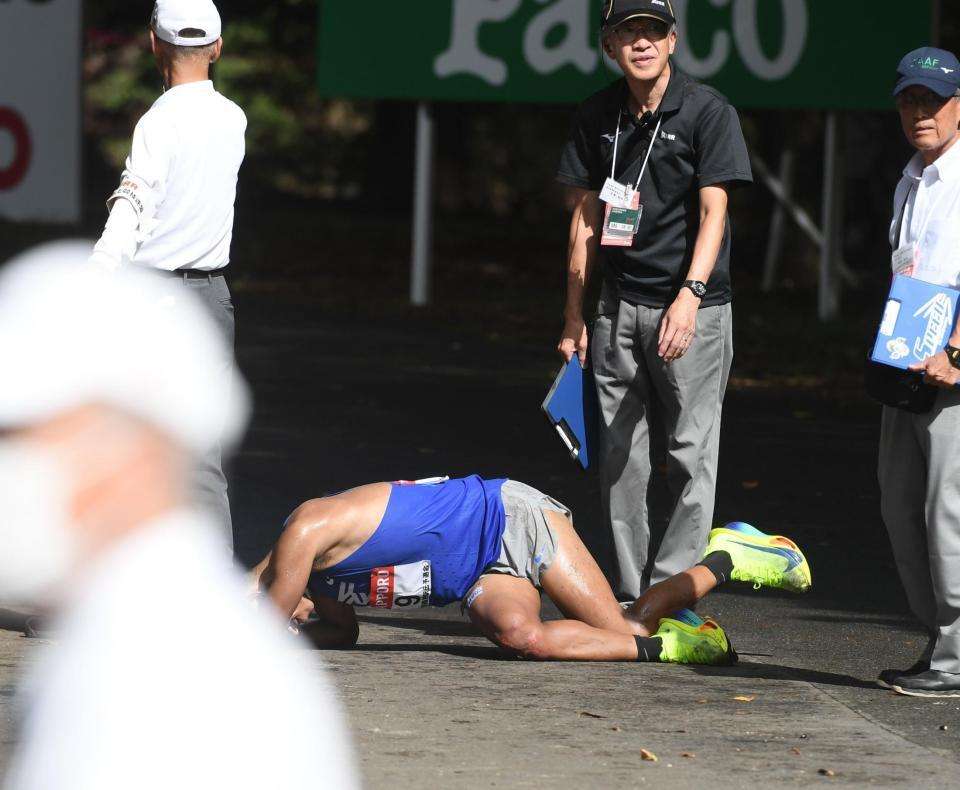 箱根駅伝予選会で悲劇　東海大3年生のロホマン・シュモンがゴール残り10ｍで倒れ棄権　這いながらゴール向かうも審判長が判断、車いすで搬送　過酷な残暑響く　チームは無念の落選