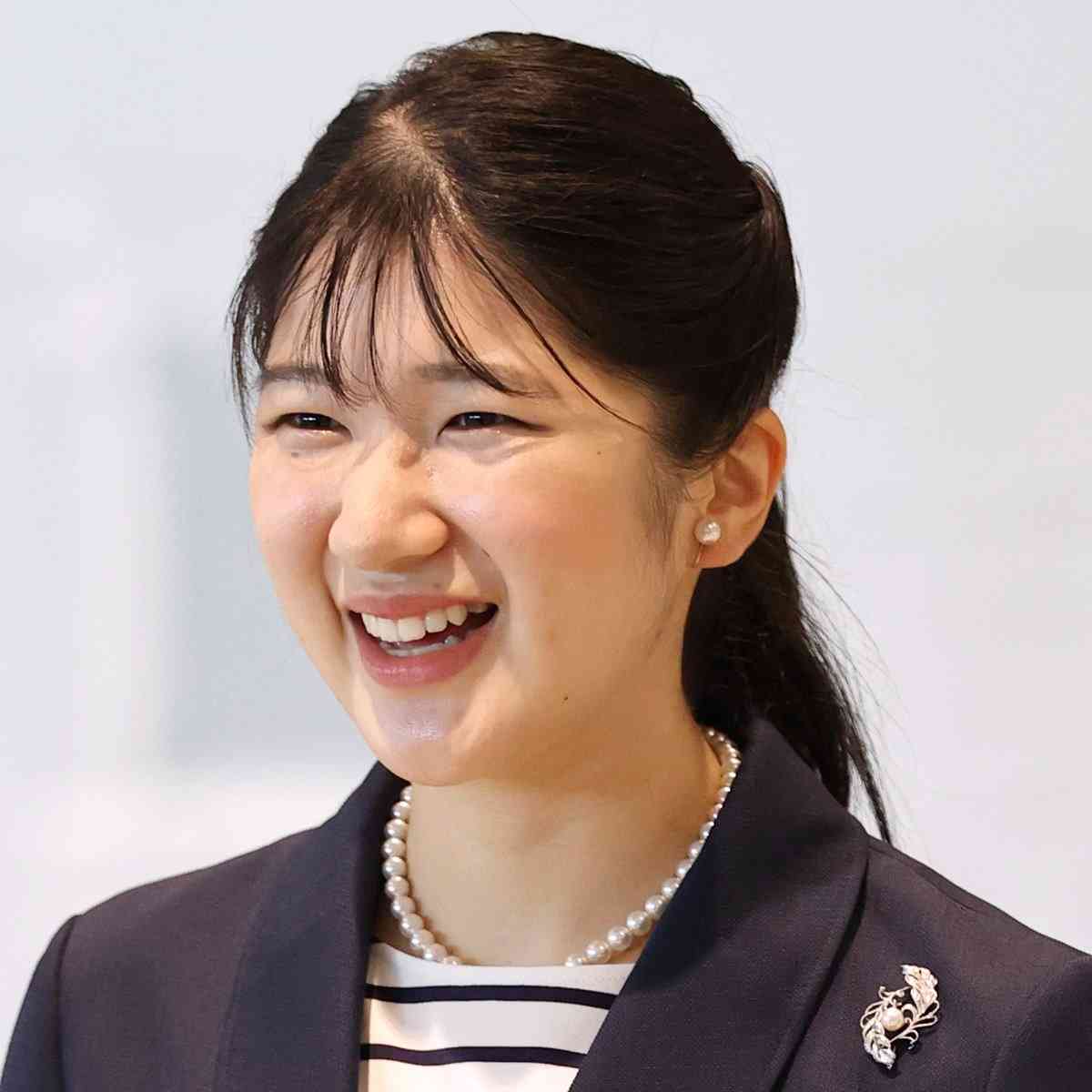 「真似したくなる」愛子さま　佐賀ご訪問で着用し称賛浴びたブローチの“ブランドとお値段”（女性自身） - Yahoo!ニュース