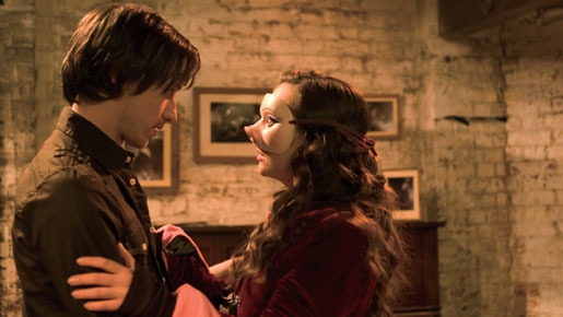 女性を守るような主人公