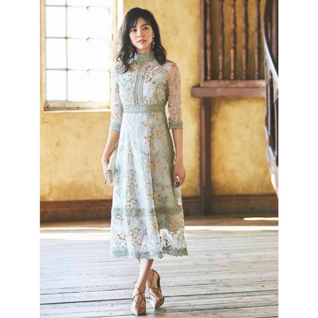 結婚式参列のドレスカラー