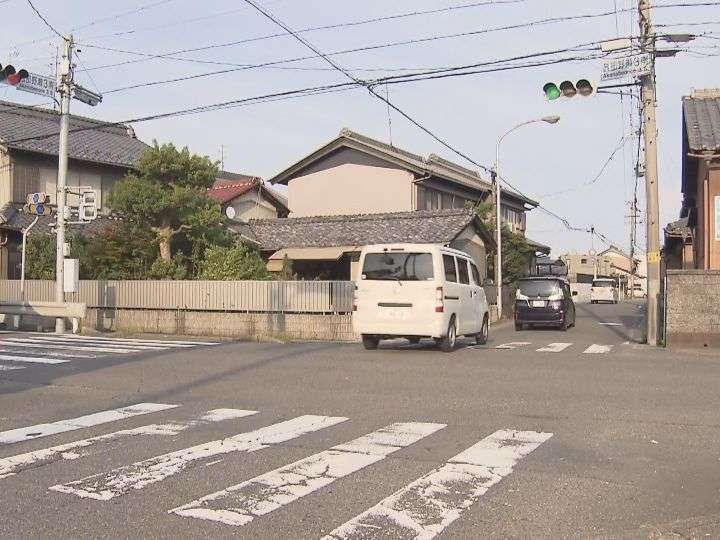 軽乗用車が信号無視か…路線バスと74歳女性が運転する軽乗用車が衝突 軽に乗っていた女子高校生ケガ | 東海テレビNEWS