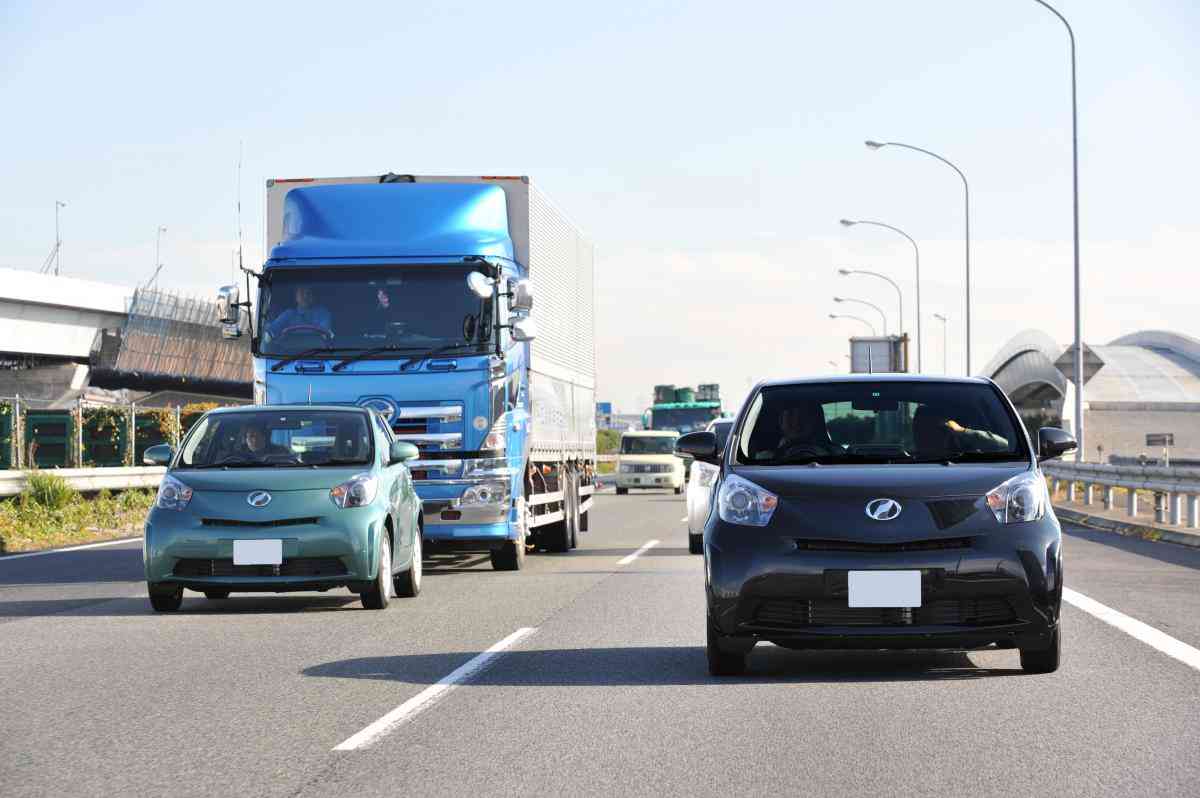 高速道路でトラックドライバーを困らせる乗用車の迷惑行為とは？ これがトラック側の声だ | 自動車情報・ニュース WEB CARTOP
