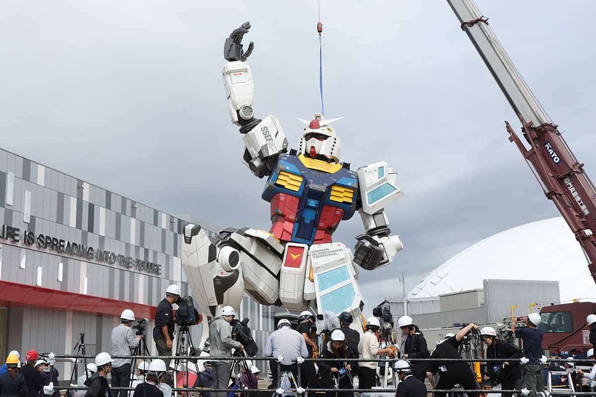 「ふざけてんの?」「原作へのリスペクトが皆無」“実物大”ガンダム、万博会場にお目見えも「謎ポーズ」にツッコミ殺到