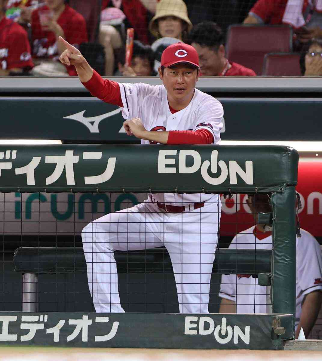 広島、来季も新井貴浩監督　松田オーナー明言「指揮を執ってもらえるものと思っている」