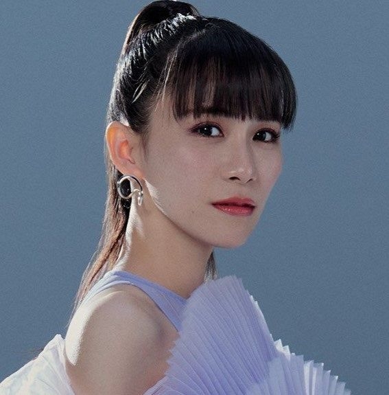 「ウエスト細すぎて…」35歳人気歌手の〝超スレンダー〟体型に心配の声も…「なりたい自分を目指して」と以前には筋肉美を披露：「おっ！」でつながる地元密着のスポーツ応援メディア 西スポWEB OTTO!