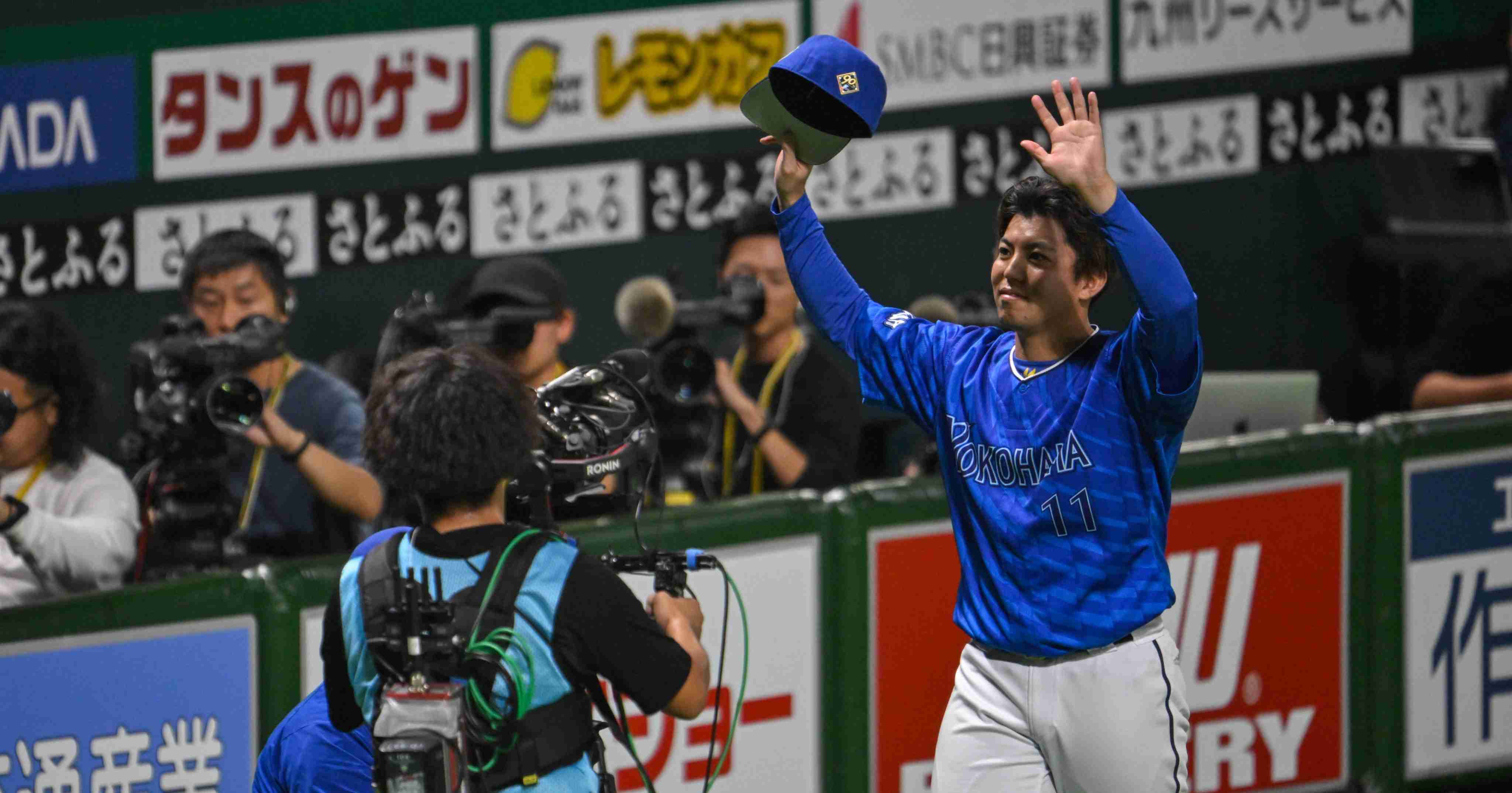 「ぜひ書いてもらいたい」日本シリーズでDeNA東克樹が“確信犯”のソフトバンクファンに2度の抗議「僕たちは1球が勝負の世界でやっているので…」 - プロ野球 - Number Web - ナンバー