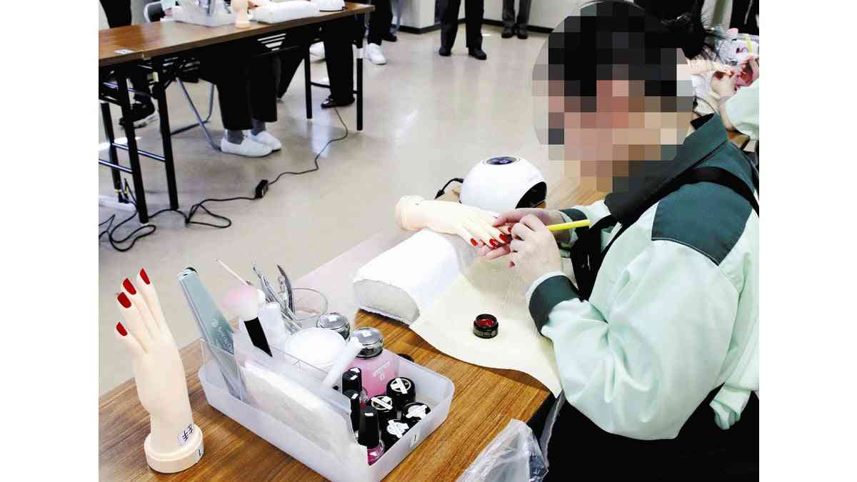 女子受刑者にネイリストの職業訓練…栃木で希望者が殺到 : 読売新聞