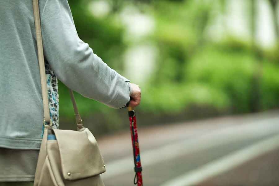 「70代になってわかったこと」　杖をついた女性がパン屋での難しさを発信　投稿に「優しさ持ち寄りたい」の声 | Hint-Pot