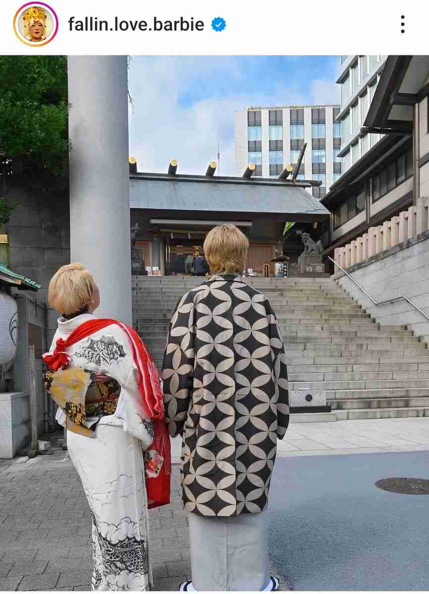 強烈！バービー「元ヤン」ど派手なお宮参り　夫の姿も衝撃的「ビックリ」「イカしてる」