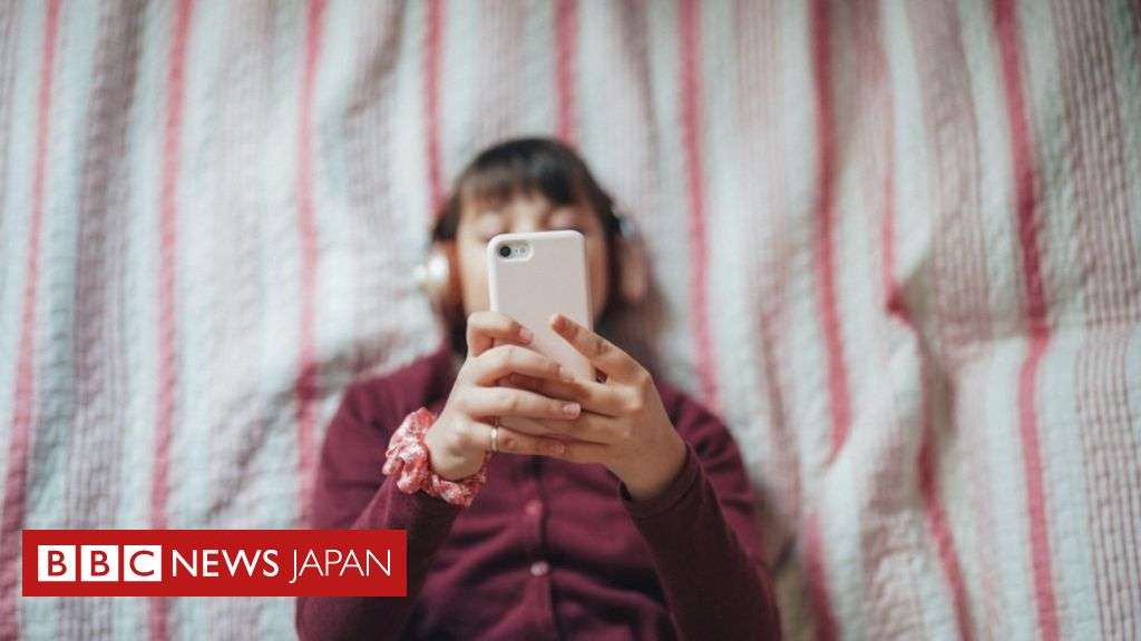 アメリカ13州と首都がTikTok提訴、10代若者のメンタルヘルスに「大混乱」もたらしたと - BBCニュース