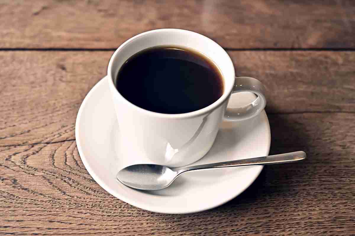 常連客たちが遭遇した「カフェの迷惑客」の困った生態 「風呂キャンセル界隈のような人がいる」「靴を脱いだ足が臭う」「堂々と声出しリモート作業」