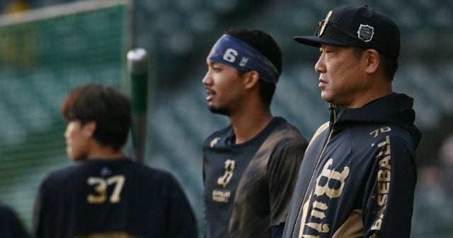 オリックス・中嶋聡監督「電撃辞任」“その後”…選手たちは衝撃をどう受け止めたのか？「僕が引っ張っていきます」口にした中堅選手の思い - プロ野球 - Number Web - ナンバー