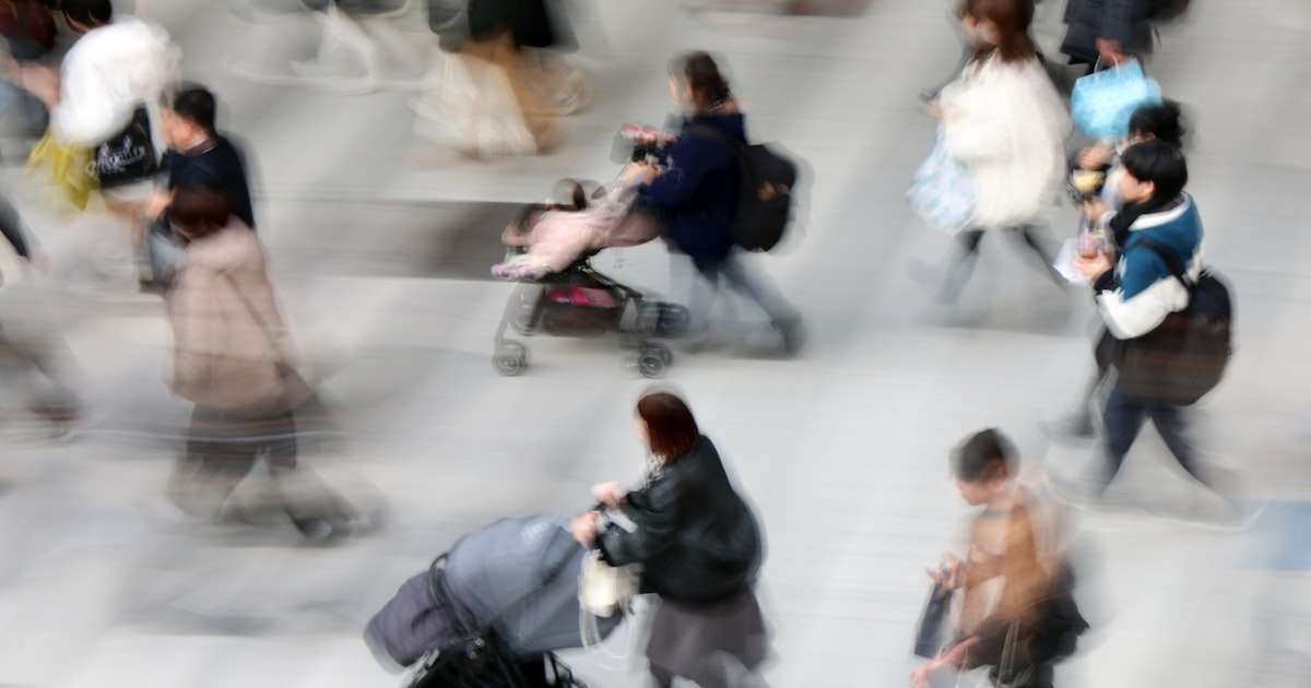 「生涯子なし」日本突出　75年生まれ女性の28%、OECD - 日本経済新聞