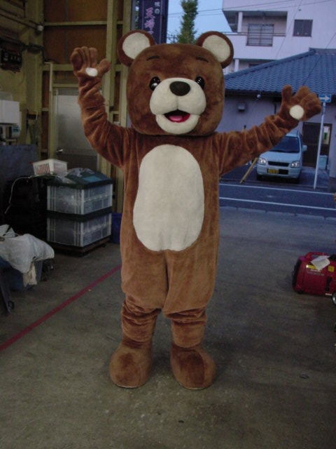 秋田市でまたクマが建物内に…自動車修理工場に逃げ込み、箱わなで捕獲作戦