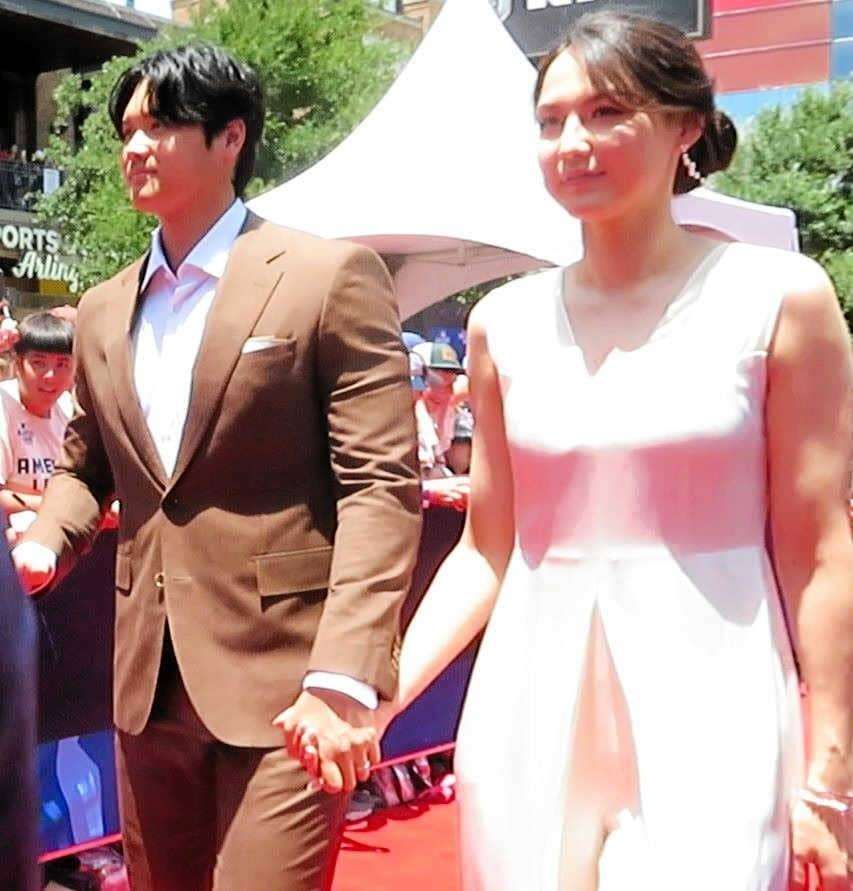 大谷翔平　真美子夫人妊娠をデコピンと共に公表　ドジャース奥様会から祝福続々、仲良し女性「ベイビーオオタニがすでに♥」 | 野球 | スポーツブル (スポブル)