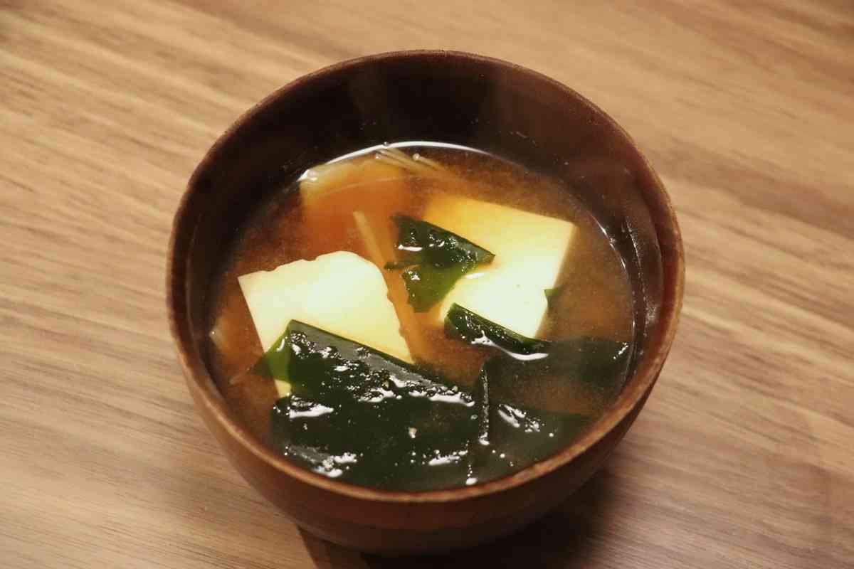 【味噌の購入量も減少】「好きだけど…」味噌汁を家で作らなくなってきた人たちの事情 「一人暮らしにはコスパが悪い」「作り置きしづらい」「年齢とともに塩分が気になって」 | マネーポストWEB