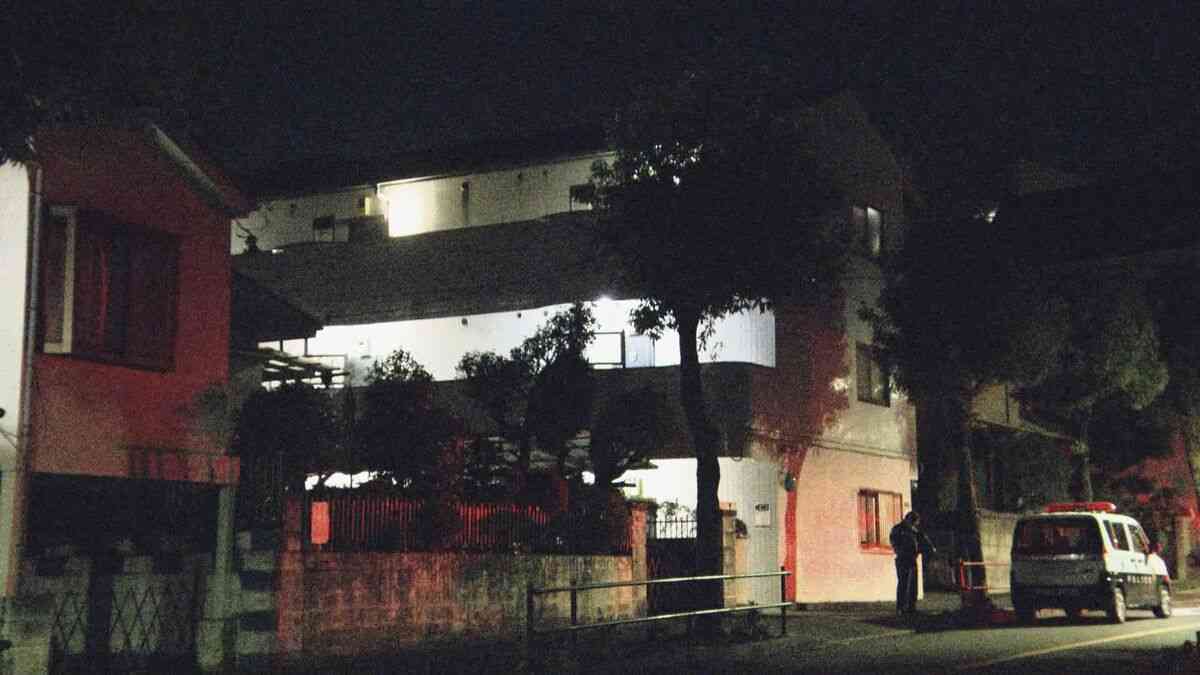 「隣の部屋から焦げ臭いにおい」3階建てアパートの1室で火事　住人の女性（48）が搬送先で死亡　東京・多摩市 | TBS NEWS DIG