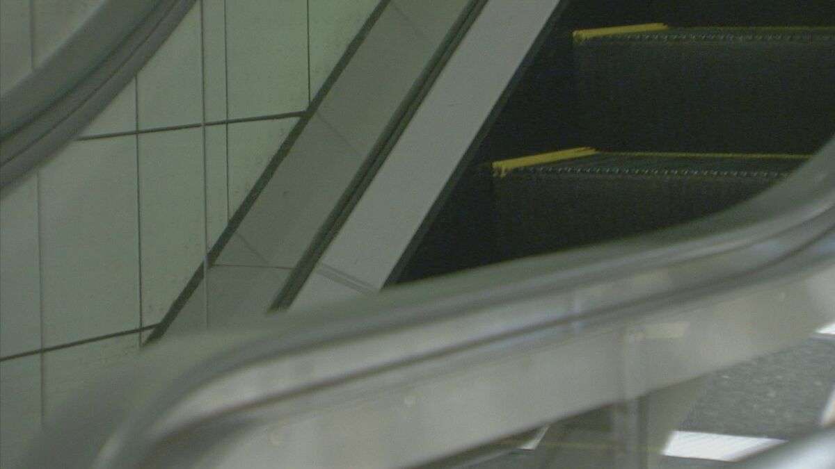「記憶障害で覚えていませんが･･･」地下鉄エスカレーターで19歳女子大学生のスカートの内側を盗撮しようとした疑い　47歳の男を逮捕 | 福岡のニュース｜RKB NEWS｜RKB毎日放送
