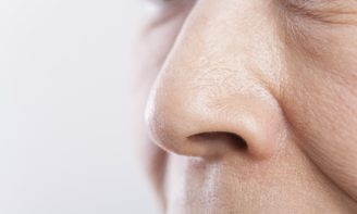 加齢とともに大きくなる鼻、7割が対策せず…自覚しづらい “鼻の肥大化” の原因と防ぐための生活術