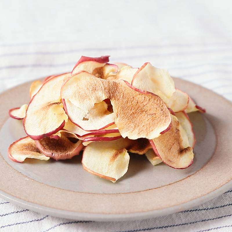 電子レンジで作るサクサクりんごチップス 作り方・レシピ | クラシル