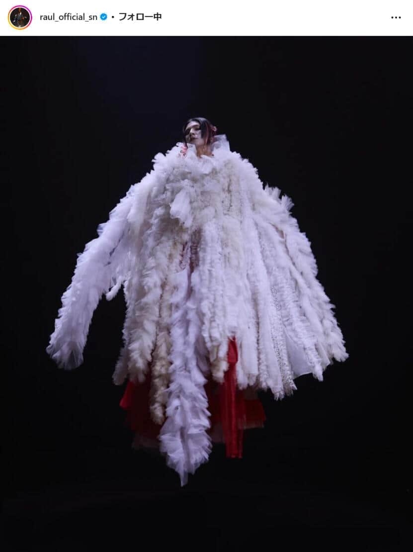 「令和の小林幸子」?Snow Manラウール、体を覆いつくす前衛的な衣装にネット騒然「ほんとに人間?」