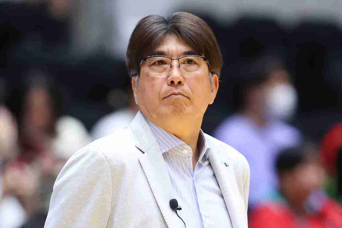 《とんねるず石橋貴明、直撃にショック隠せず》盟友・中居正広は引退、“育ての親”港社長は辞任「フジテレビを滅ぼすなよ」と歌った過去｜NEWSポストセブン