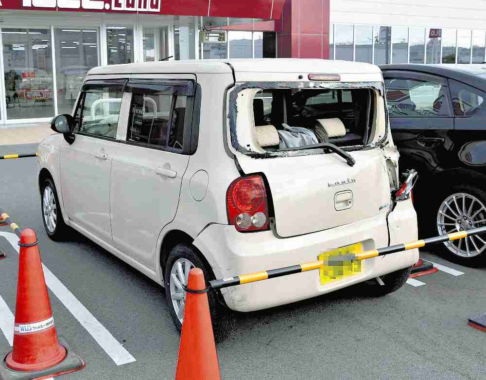 高齢女性運転の車暴走、男女６人が搬送…商業施設駐車場で：地域ニュース : 読売新聞