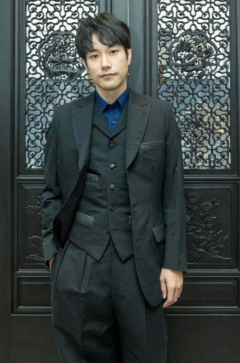 松山ケンイチ、13年ぶりにスーツを仕立てる「イケメンだった事を思い出しました」「素敵すぎて痺れました」 