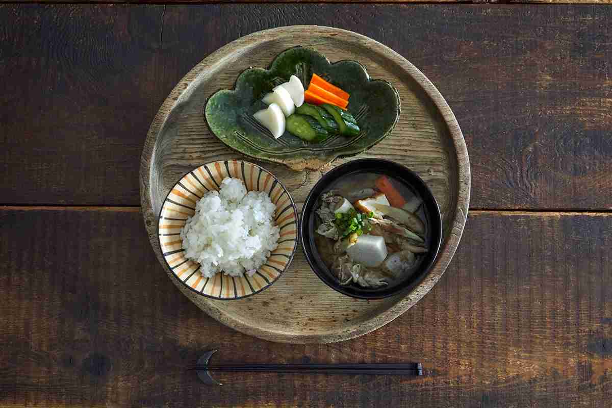 「ぬか漬けと豚汁」の一汁一菜レシピ発酵研究／料理家・真藤舞衣子さんに教わる白石麻衣さん ×うつわと発酵料理③ | Discover Japan | ディスカバー・ジャパン