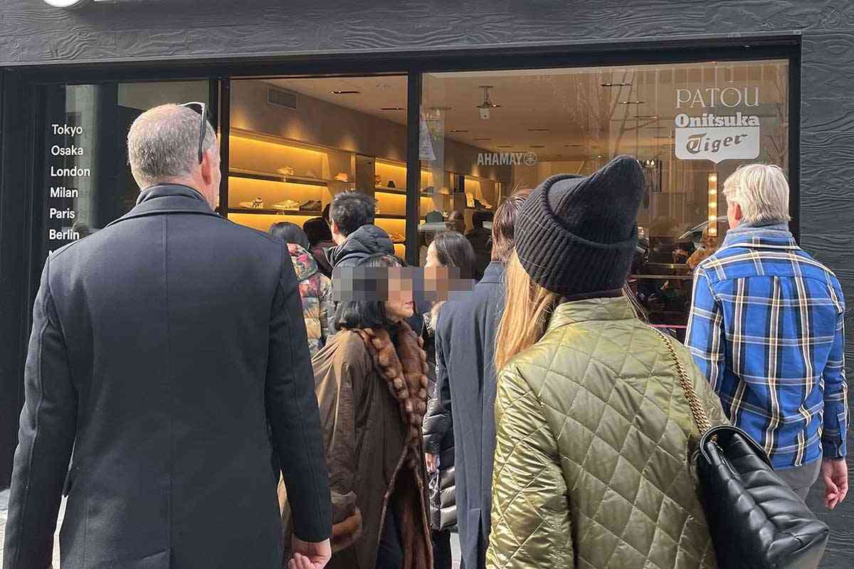 銀座の店舗では入場規制　インバウンド人気爆発、日本のスニーカーブランドに驚きの声「部活で履いてました」 | ENCOUNT