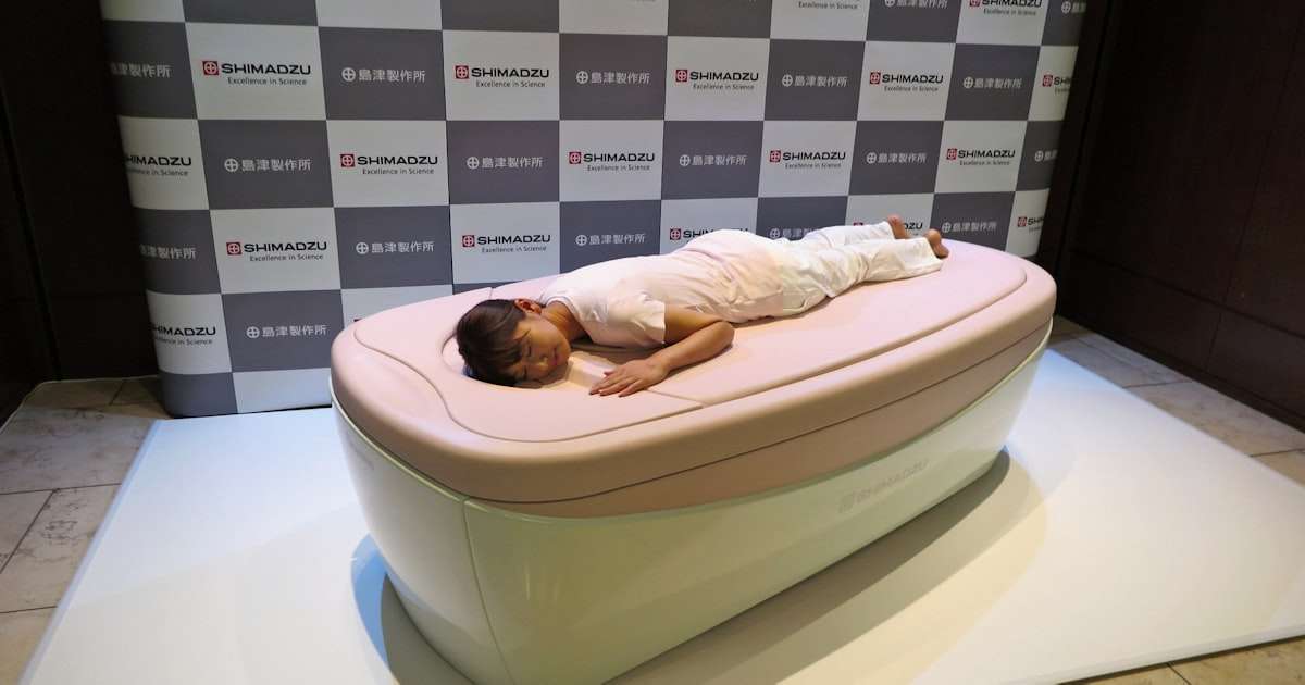 乳がん検診、痛くない　島津製作所が新型撮影装置 - 日本経済新聞