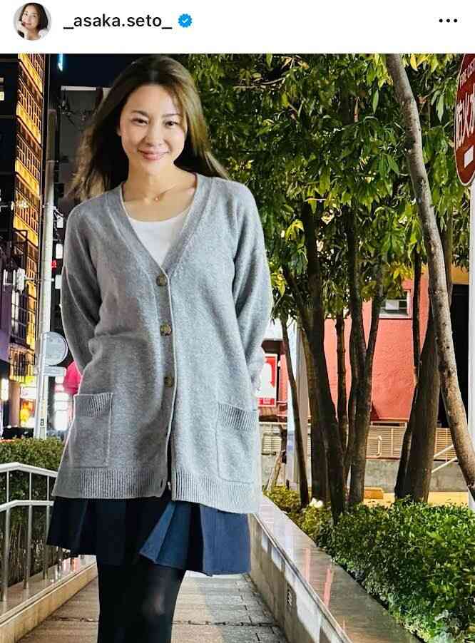 瀬戸朝香、ミニスカで美脚あらわ!“夜のお出掛け”コーデに「スタイル良すぎっ」「オシャレ」
