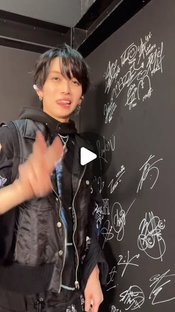 CDTV♪TBSテレビ | #CDTVライブライブインスタ限定！激レア★サインムービー配信中#MAZZEL のみなさん「MAZQUERADE」を披露していただきました！?なんとも言えない怪しさ不思議さ満点の楽曲、、、！独特な世界観が魅力すぎて惹き込まれるステージでした?... | Instagram