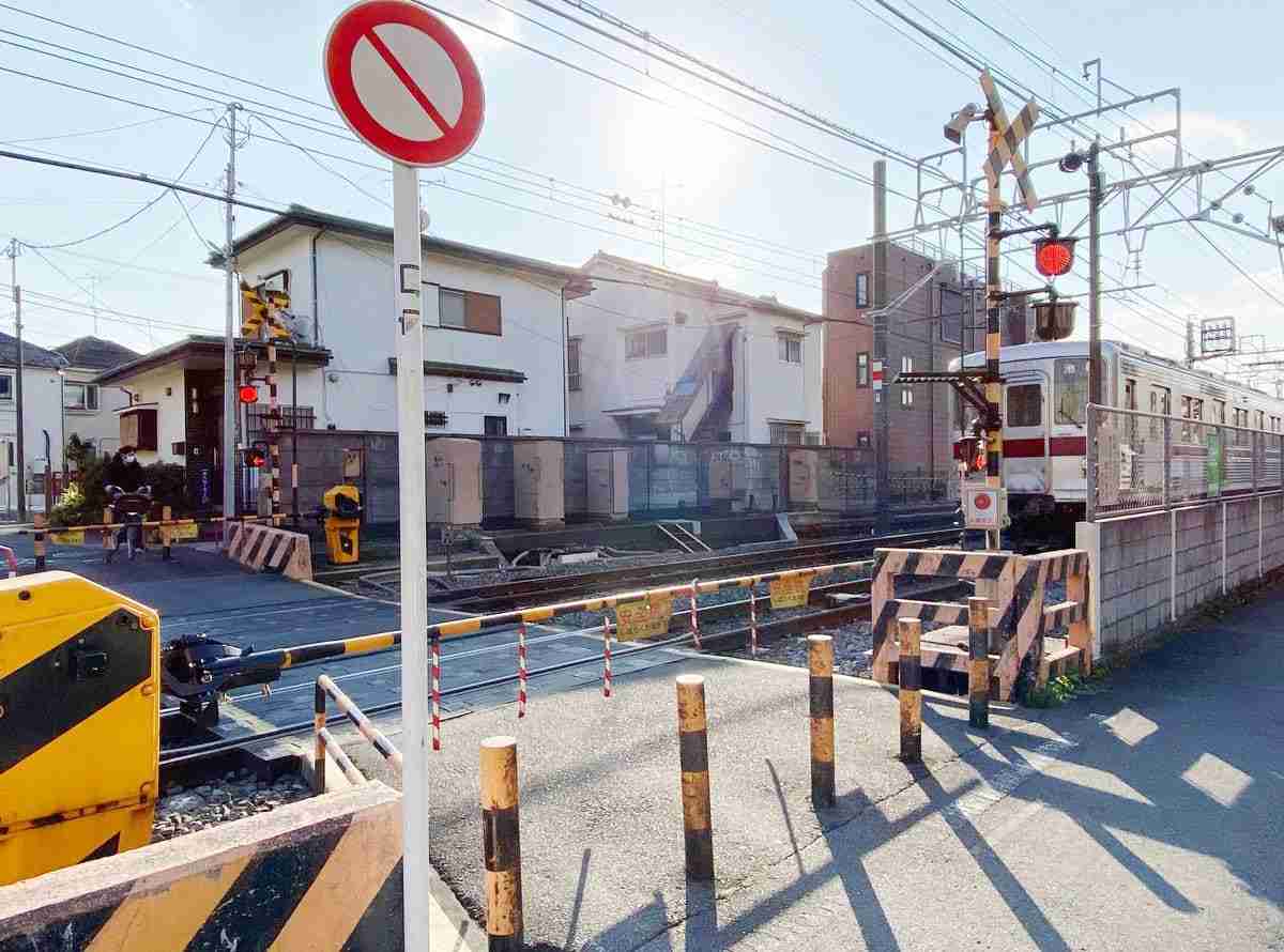 踏切自殺強要事件、強制わいせつ容疑で元同僚らを再逮捕　尻に棒突っ込んだ疑い（産経新聞） - Yahoo!ニュース