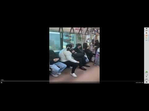 日本の電車内で中国人女性が隣席の男性を殴る　凶暴な中国人が日本人男性に殴りかかる　＃中国人　＃電車内でながらスマホ　＃中国人女性