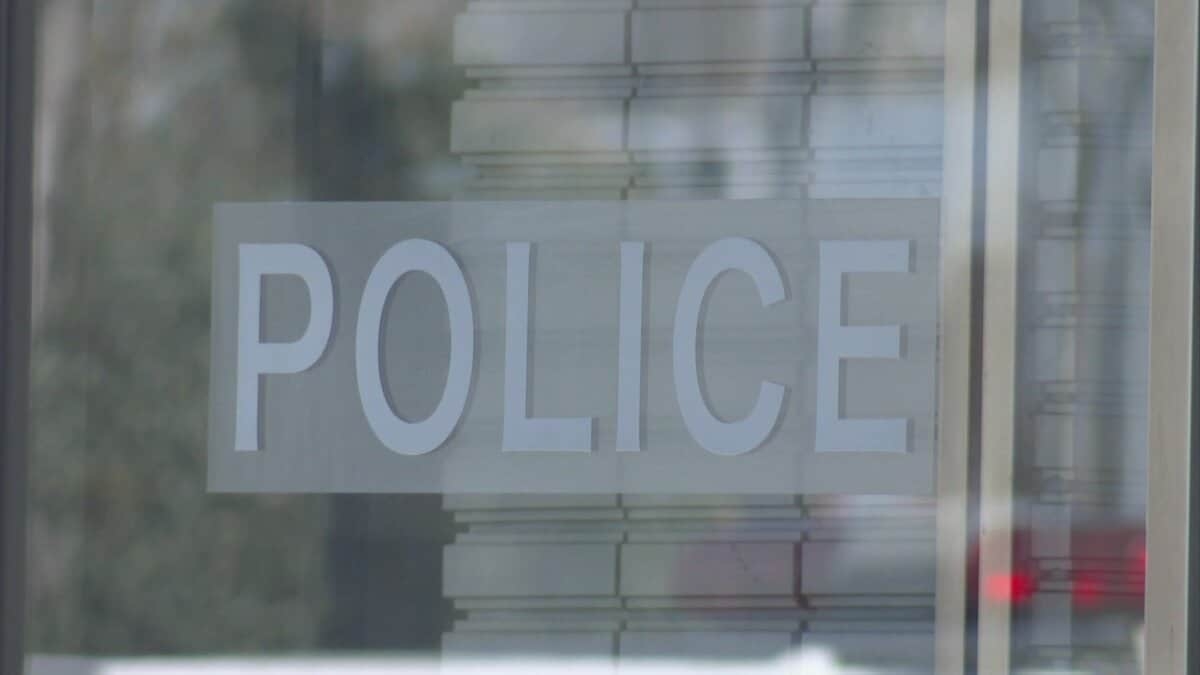 【速報】門扉盗み住人男性を車で引きずった強盗傷害の疑い　19歳男と17歳少年を逮捕　周辺では同様の窃盗事件相次ぎ余罪も捜査 | 福岡のニュース｜RKB NEWS｜RKB毎日放送 (1ページ)