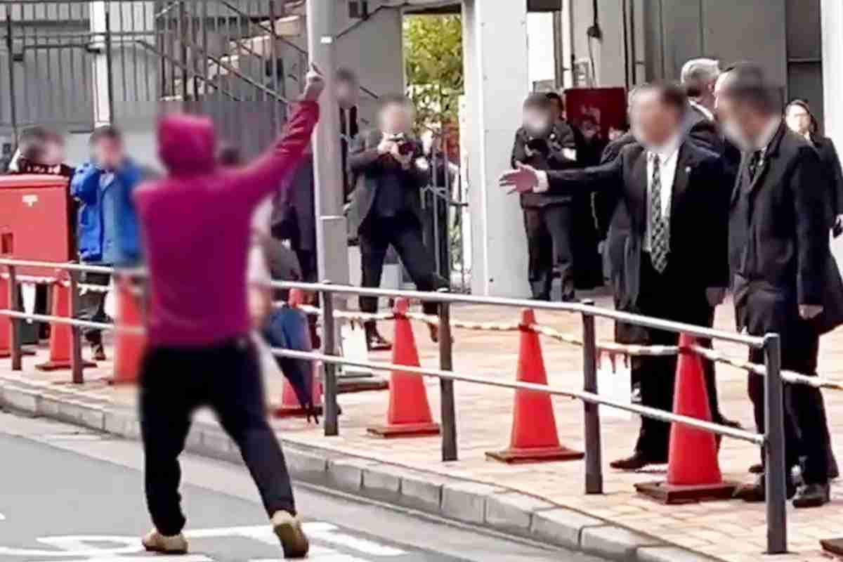 突然、中指を立てて…来日中の米ブリンケン国務長官に暴言を吐いた豊洲市場スタッフが“出禁”になっていた｜NEWSポストセブン