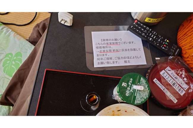 「これはひどい」「出禁でいい」禁煙客室に吸い殻放置 出禁&清掃費請求の旅館対応に称賛の声