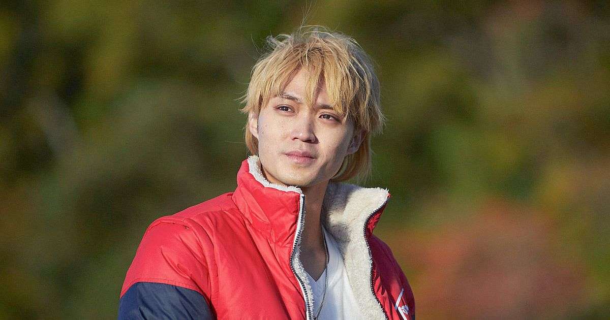 肉体美も披露！磯村勇斗『ヤクザと家族』の光る演技｜シネマトゥデイ